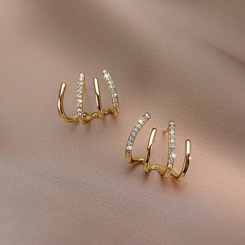 Kyrlune Gold Four-Claw Stud Earrings