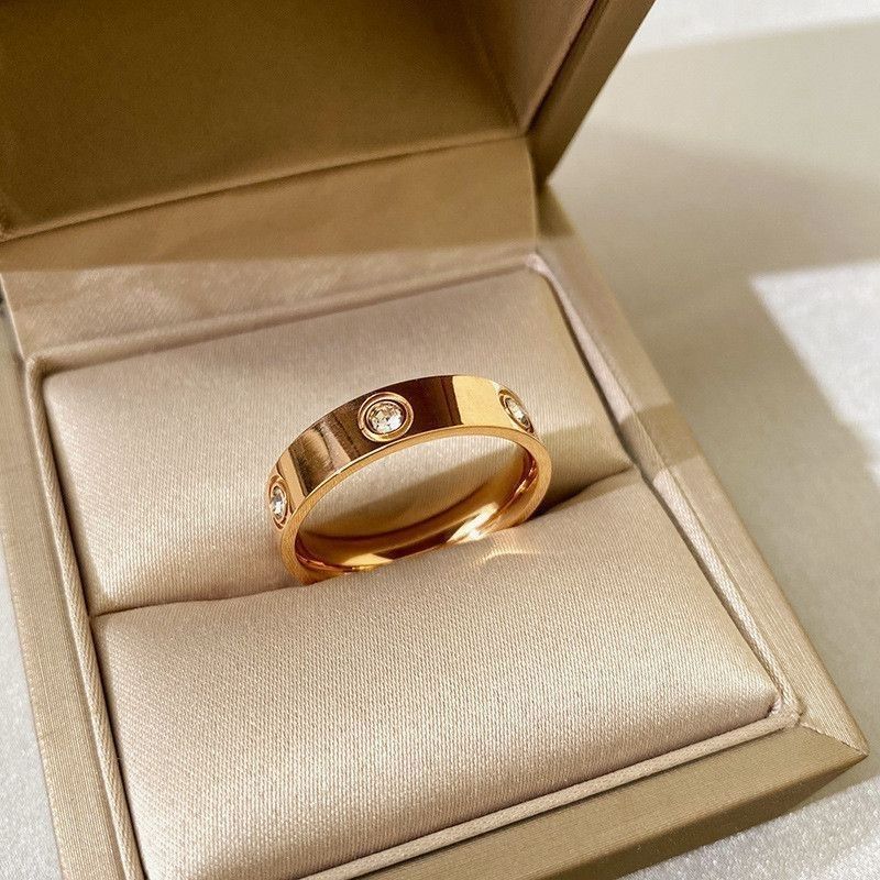 Kyrlune Gold Diamond Cut-Out Ring